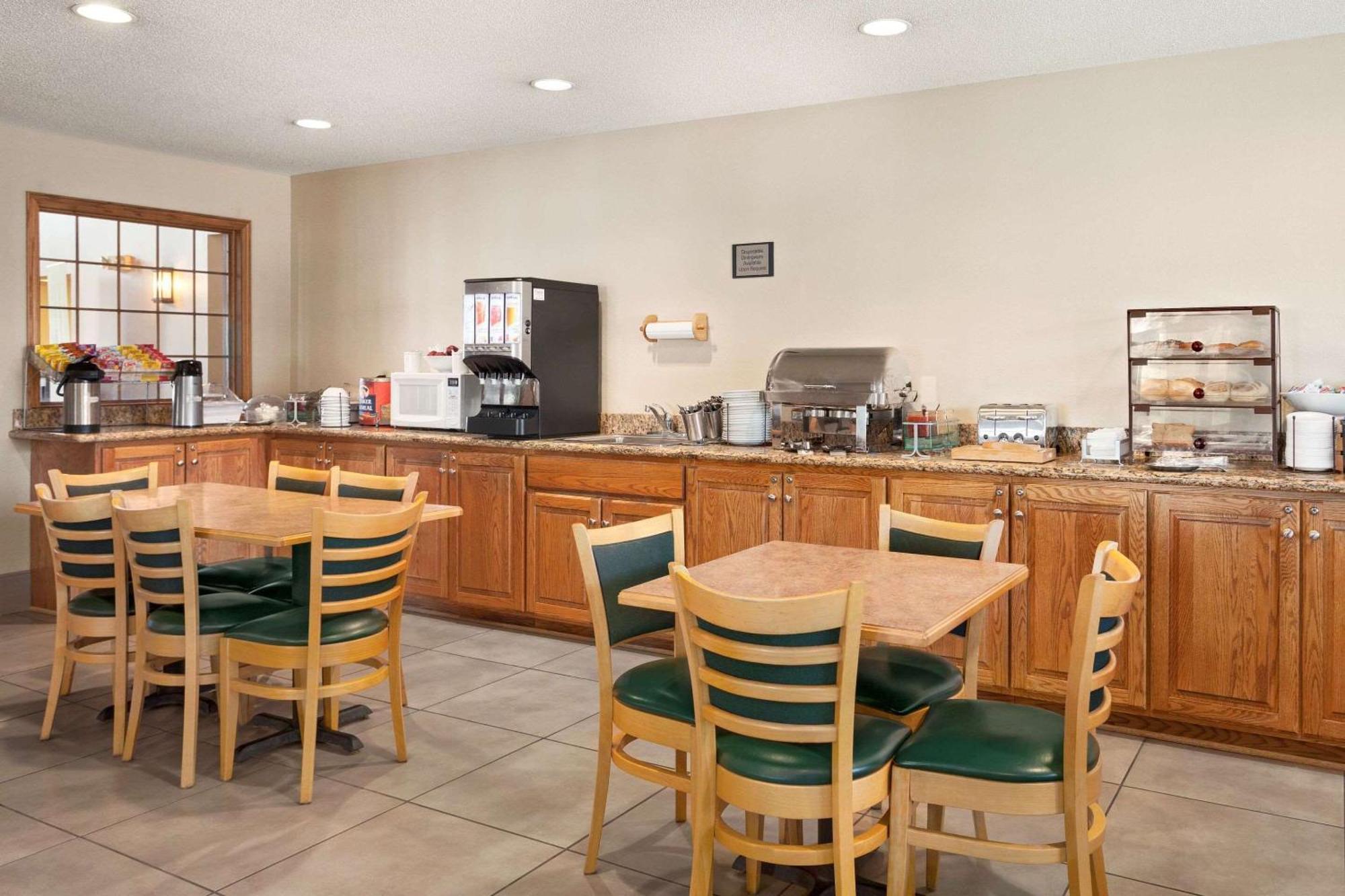 Country Inn & Suites By Radisson, Fort Dodge, Ia Екстериор снимка